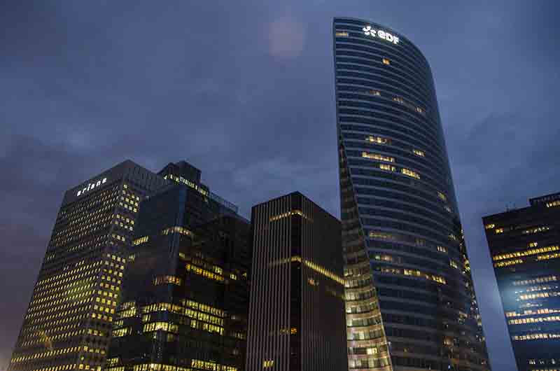 178 - Francia - Paris - La Defense - imagen nocturna.jpg
